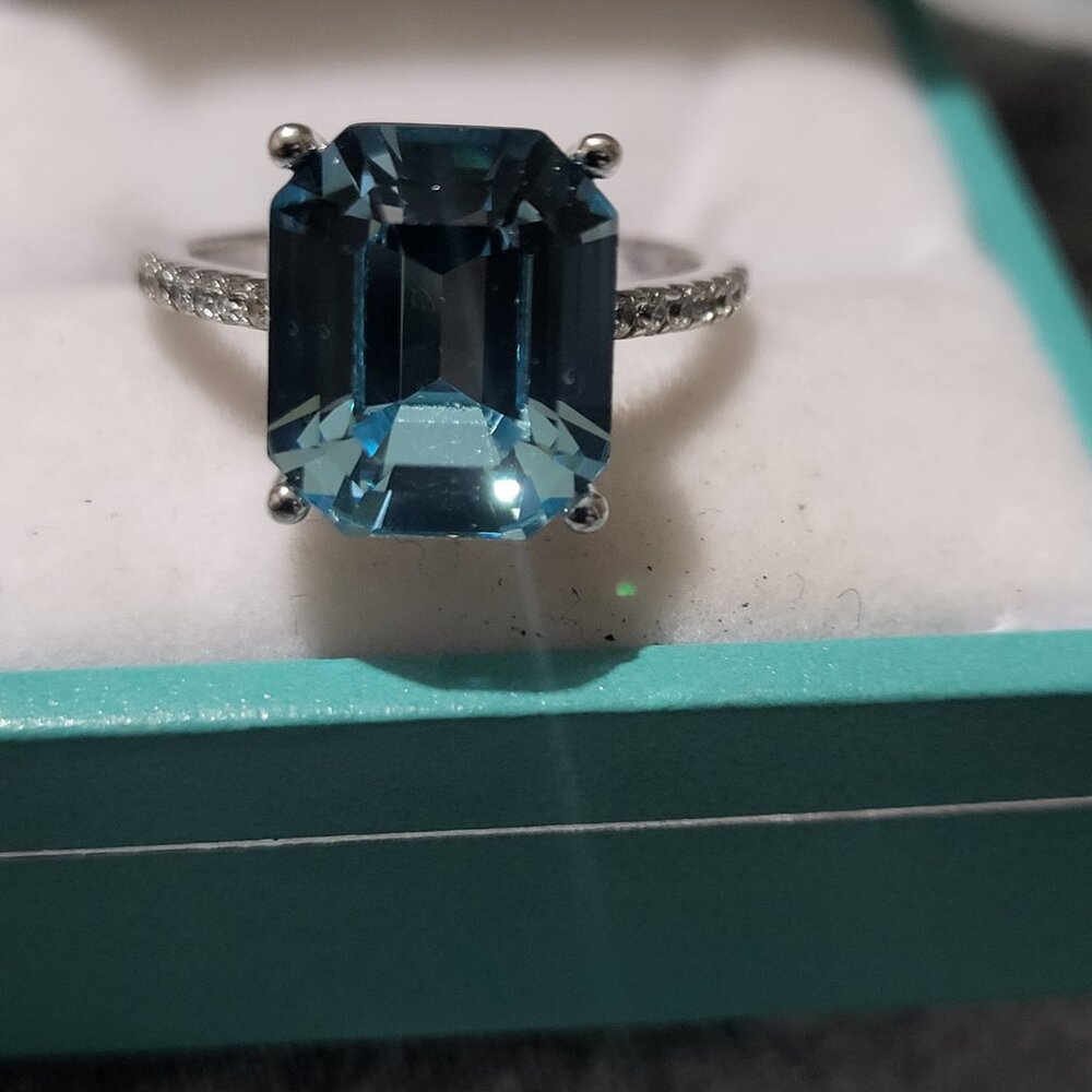 Genuine Blue Crystal Ring set in 925 !! NWOT